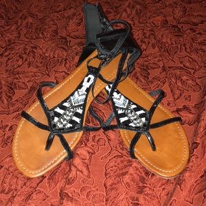 //BLACK GLADIATOR SANDALS//